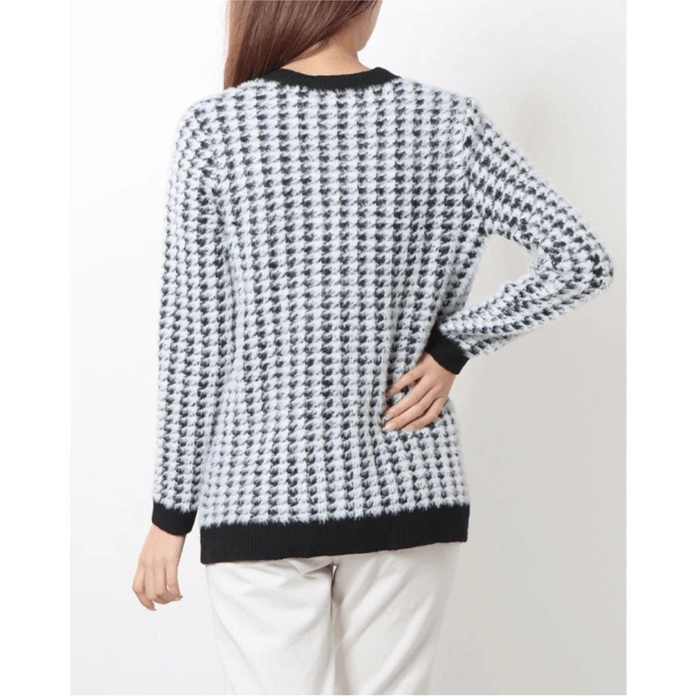 TAHARI Houndstooth Cardigan with Gold Buttons - Picture 4 of 5